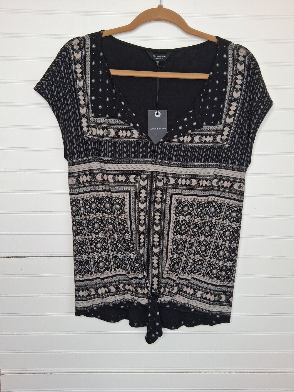 Lucky Brand Black and Cream Printed V-Neck Tie Front Top Sz M NWT